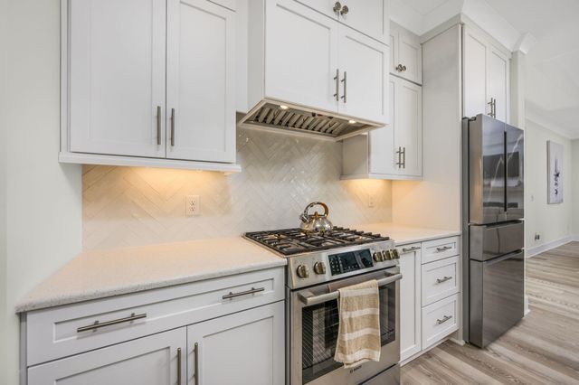 2016 Manor Parc Dr, Calabash, NC 28467