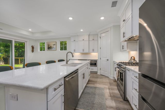 2016 Manor Parc Dr, Calabash, NC 28467