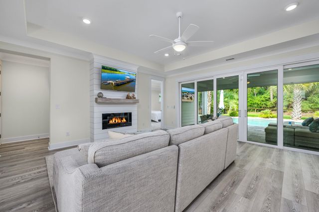 2016 Manor Parc Dr, Calabash, NC 28467