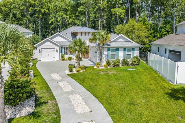2016 Manor Parc Dr, Calabash, NC 28467