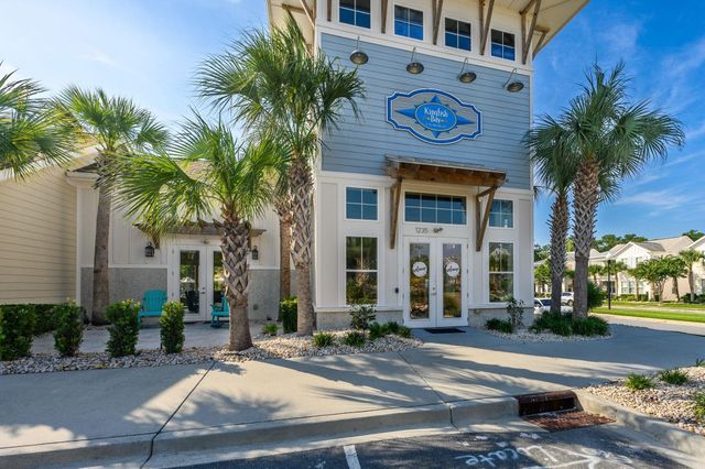 2016 Manor Parc Dr, Calabash, NC 28467