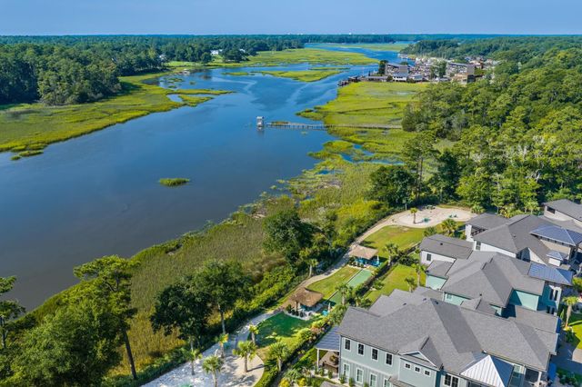 2016 Manor Parc Dr, Calabash, NC 28467