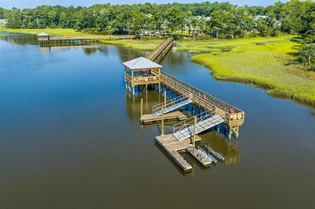 2016 Manor Parc Dr, Calabash, NC 28467