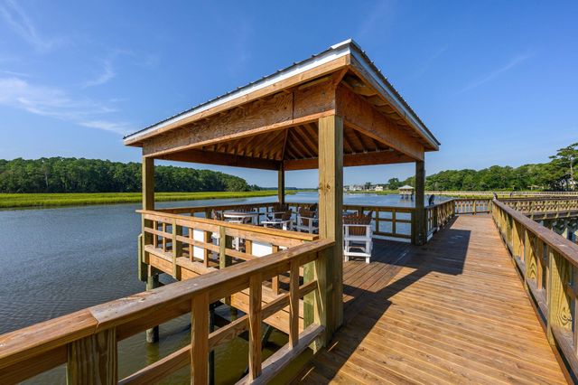 2016 Manor Parc Dr, Calabash, NC 28467