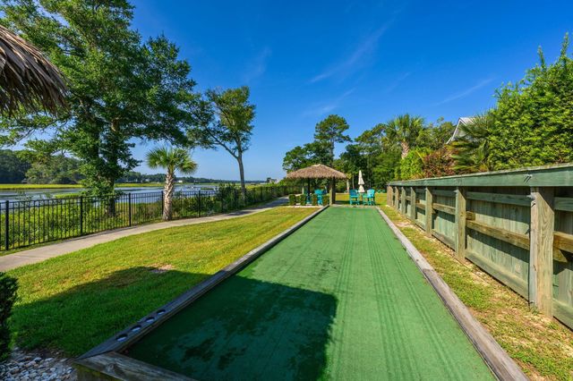 2016 Manor Parc Dr, Calabash, NC 28467