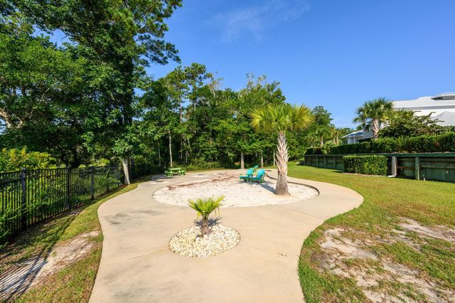 2016 Manor Parc Dr, Calabash, NC 28467