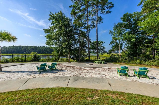 2016 Manor Parc Dr, Calabash, NC 28467