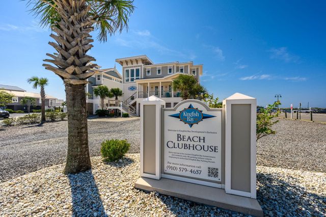 2016 Manor Parc Dr, Calabash, NC 28467