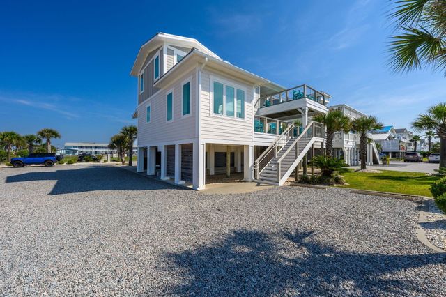 2016 Manor Parc Dr, Calabash, NC 28467
