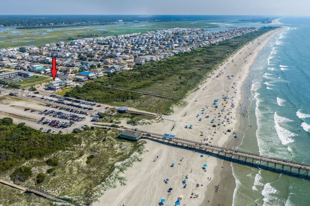 2016 Manor Parc Dr, Calabash, NC 28467