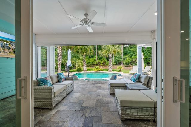 2016 Manor Parc Dr, Calabash, NC 28467