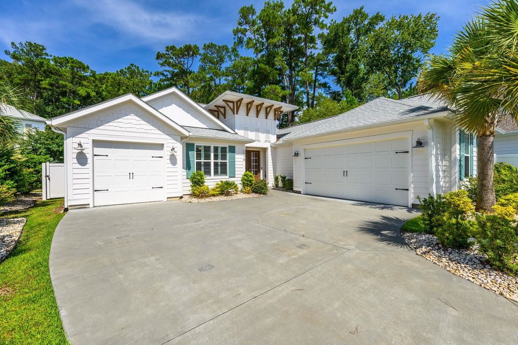 2016 Manor Parc Dr, Calabash, NC 28467