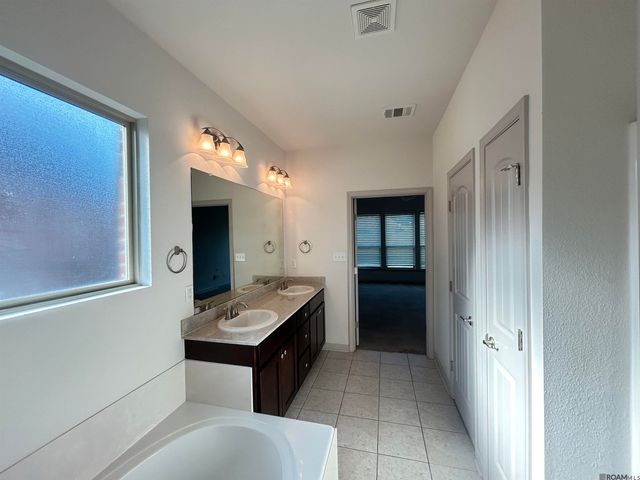 9033 Reserve Oak Ave, Zachary, LA 70791