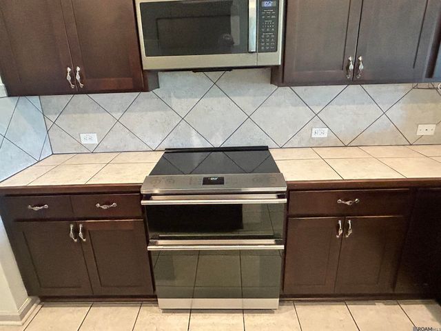 9033 Reserve Oak Ave, Zachary, LA 70791