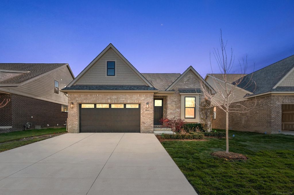 5944 Willow Grove Drive, Troy, MI 48085