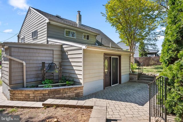 1313 SAINT MARK DR, Glendora, NJ 08029