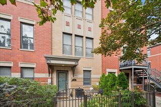 634 W Oak Street, Chicago, IL 60610
