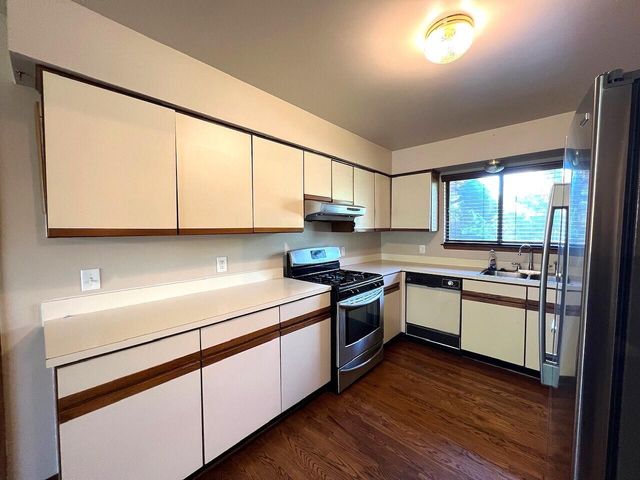 6718 Forest Park Drive, Troy, MI 48098