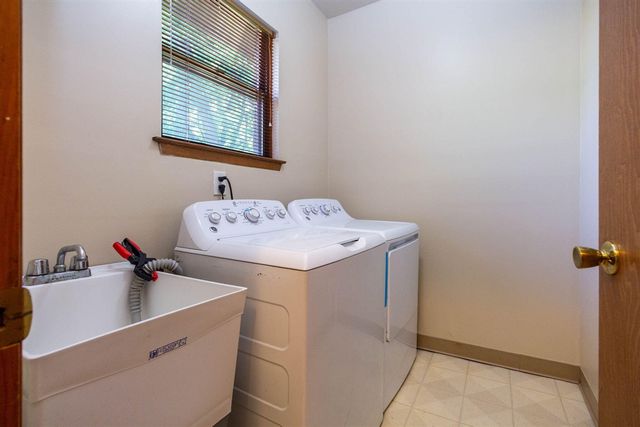6718 Forest Park Drive, Troy, MI 48098