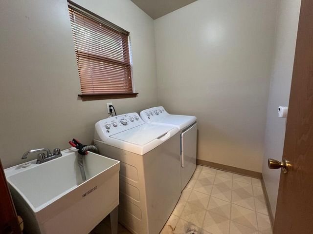 6718 Forest Park Drive, Troy, MI 48098