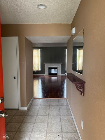 8152 Maple Stream Lane, Indianapolis, IN 46217