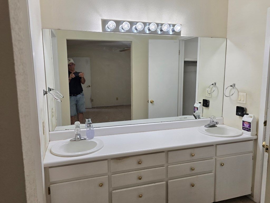 Image 20 of property listing at 7777 W Rollin Acres Rd, San Angelo, TX 76901