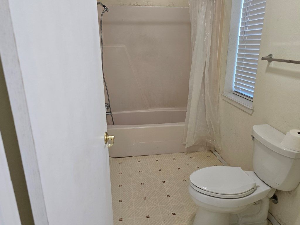 Image 21 of property listing at 7777 W Rollin Acres Rd, San Angelo, TX 76901