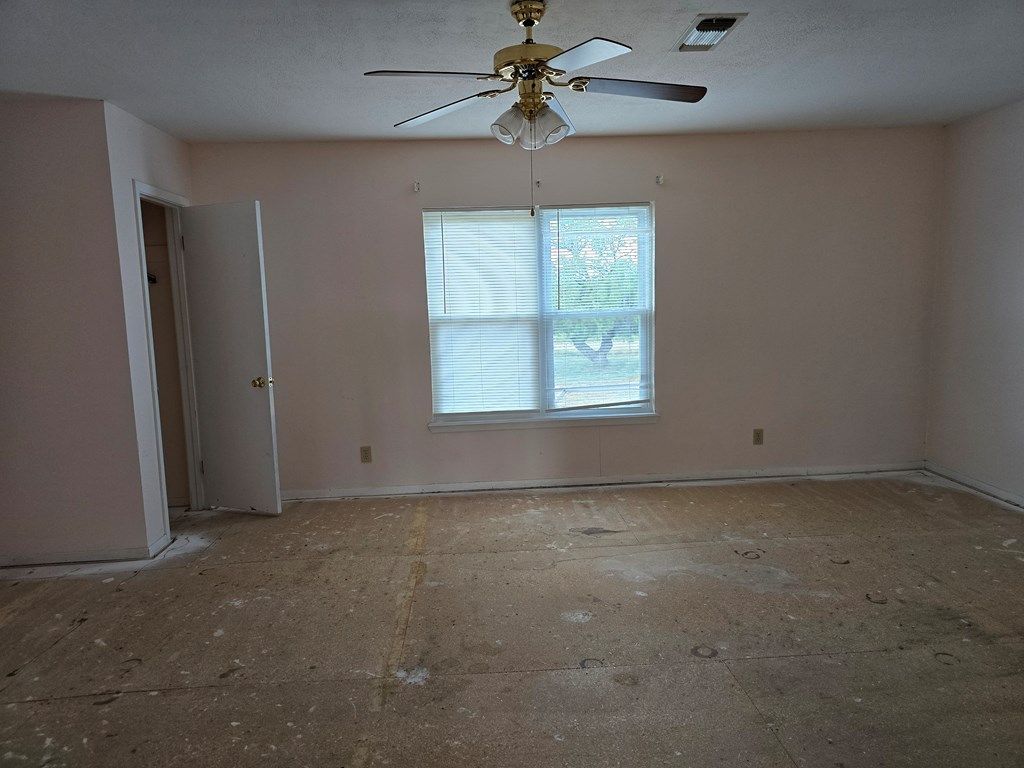 Image 37 of property listing at 7777 W Rollin Acres Rd, San Angelo, TX 76901