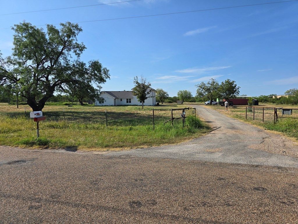 Image 4 of property listing at 7777 W Rollin Acres Rd, San Angelo, TX 76901