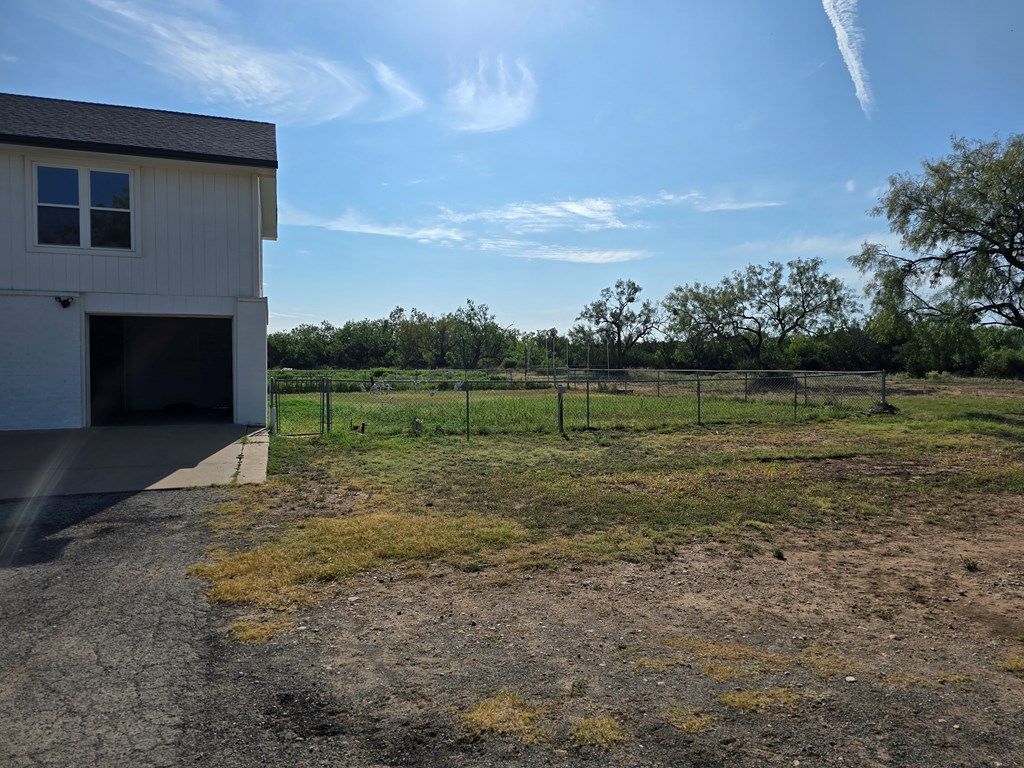 Image 6 of property listing at 7777 W Rollin Acres Rd, San Angelo, TX 76901