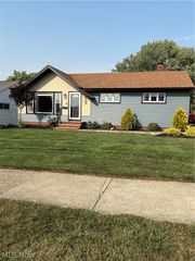 1703 Chelmsford Road, Cuyahoga Heights, OH 44124
