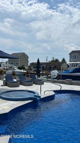 321 Stephan Avenue, Toms River, NJ 08753