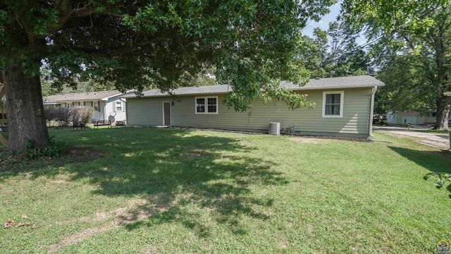 123 Lincoln AVE, Holton, KS 66436