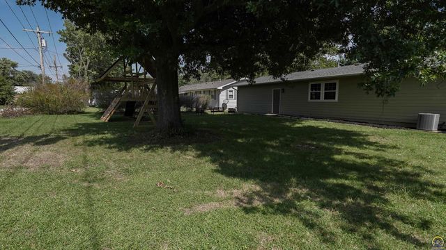 123 Lincoln AVE, Holton, KS 66436