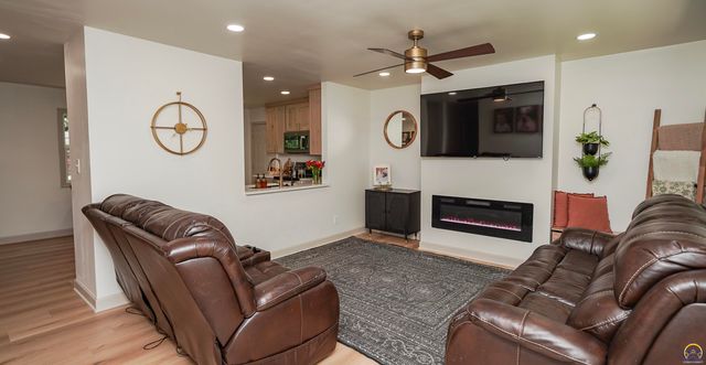 123 Lincoln AVE, Holton, KS 66436