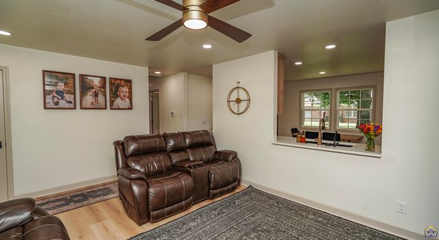 123 Lincoln AVE, Holton, KS 66436