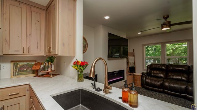 123 Lincoln AVE, Holton, KS 66436