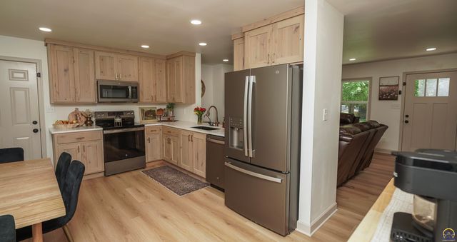 123 Lincoln AVE, Holton, KS 66436