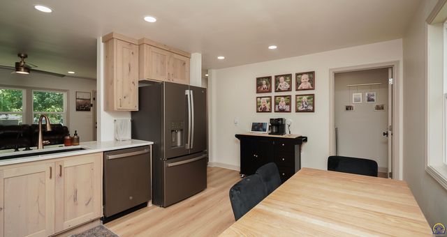 123 Lincoln AVE, Holton, KS 66436