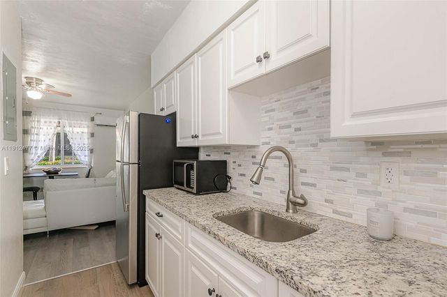 2524 Hayes St 9, Hollywood, FL 33020