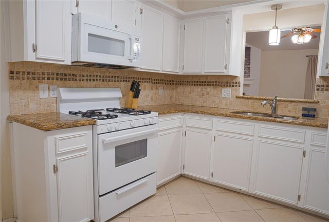 36 S High Oaks Circle S, The Woodlands, TX 77380