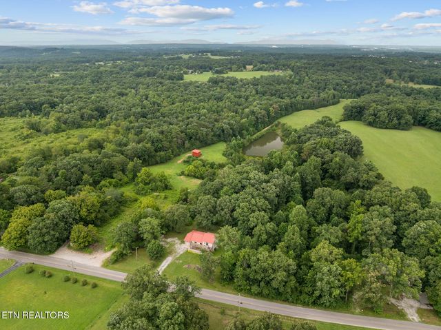 442 Bowman Loop, Crossville, TN 38571