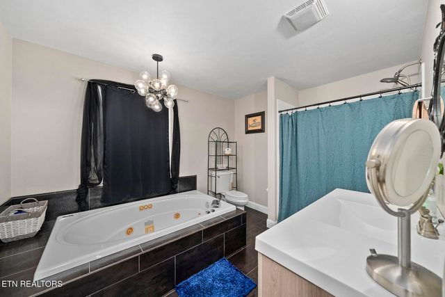442 Bowman Loop, Crossville, TN 38571
