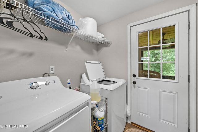 442 Bowman Loop, Crossville, TN 38571