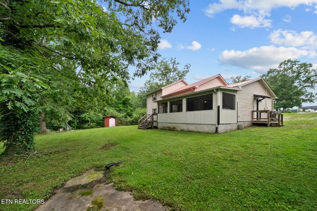 442 Bowman Loop, Crossville, TN 38571