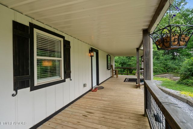 442 Bowman Loop, Crossville, TN 38571