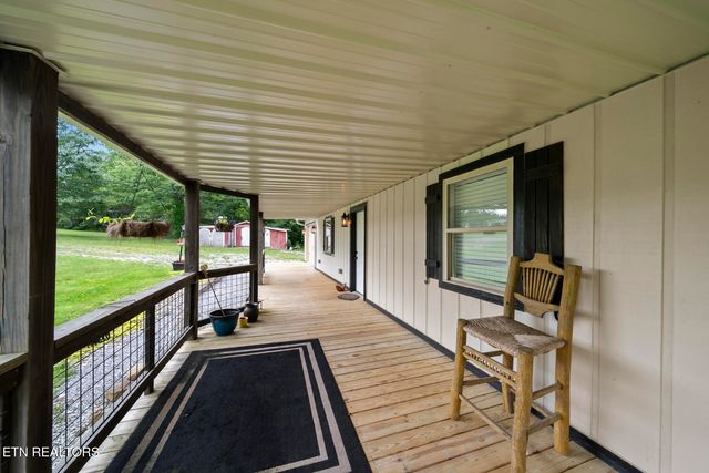 442 Bowman Loop, Crossville, TN 38571