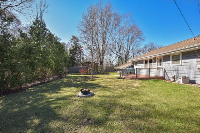 3551 S Woodland COURT, New Berlin, WI 53146