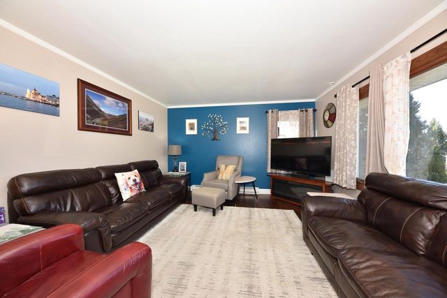 3551 S Woodland COURT, New Berlin, WI 53146