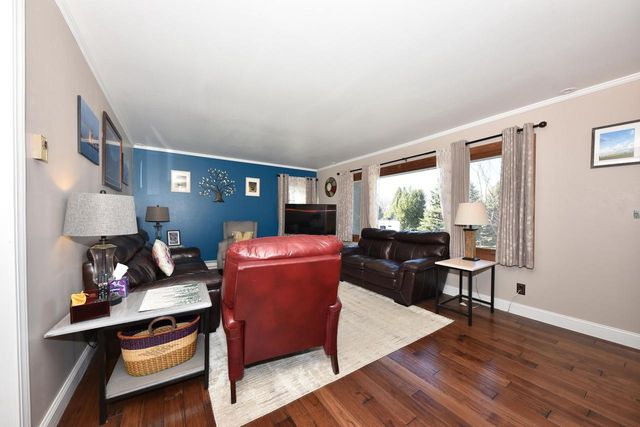 3551 S Woodland COURT, New Berlin, WI 53146